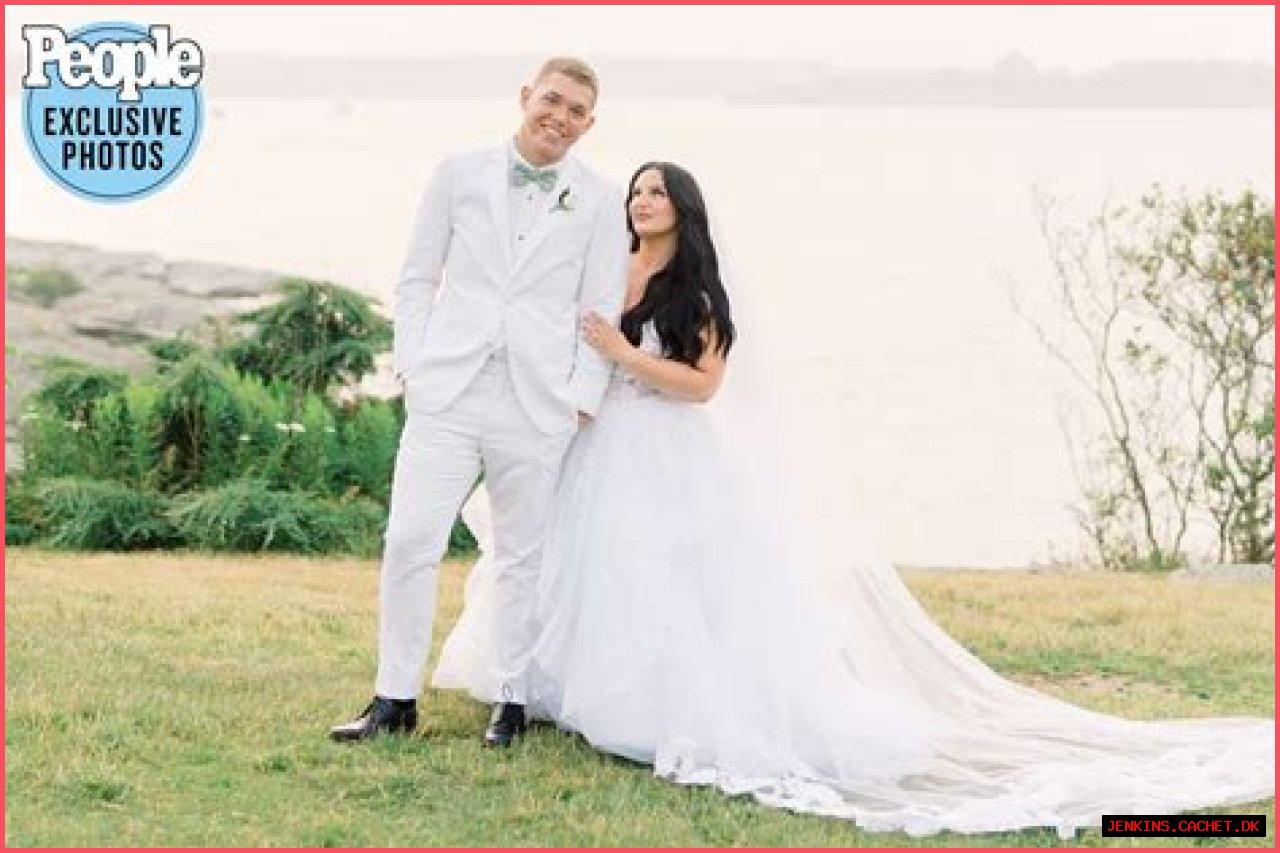 Is Elizabeth Rowe Trans? Married To Husband Cody Daniel